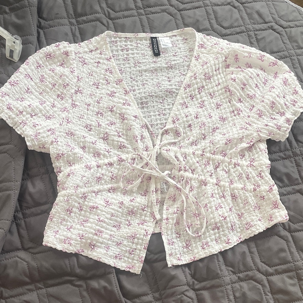H&M White and Pink Textured Blouse